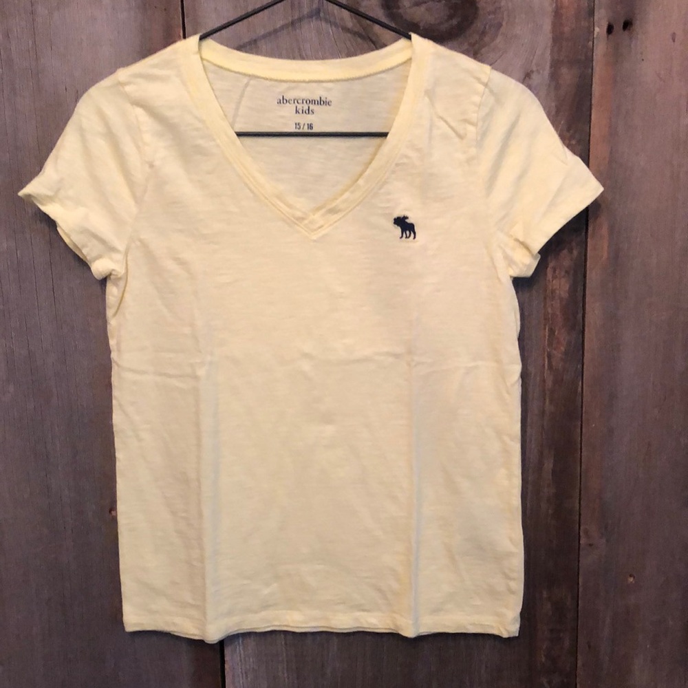 Abercrombie Kids V-Neck Essential T-Shirt in Butter Yellow Size 15 16 Girls